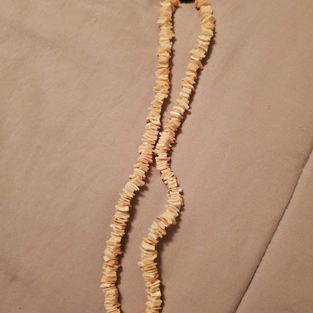 Shell necklace - Picture 3 of 3